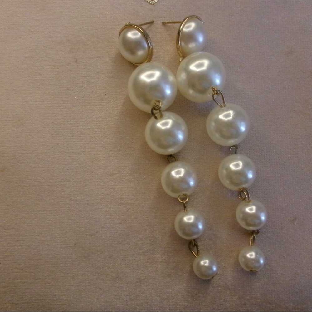 Amazon Gold and White Pearl Dangle Earrings bundle